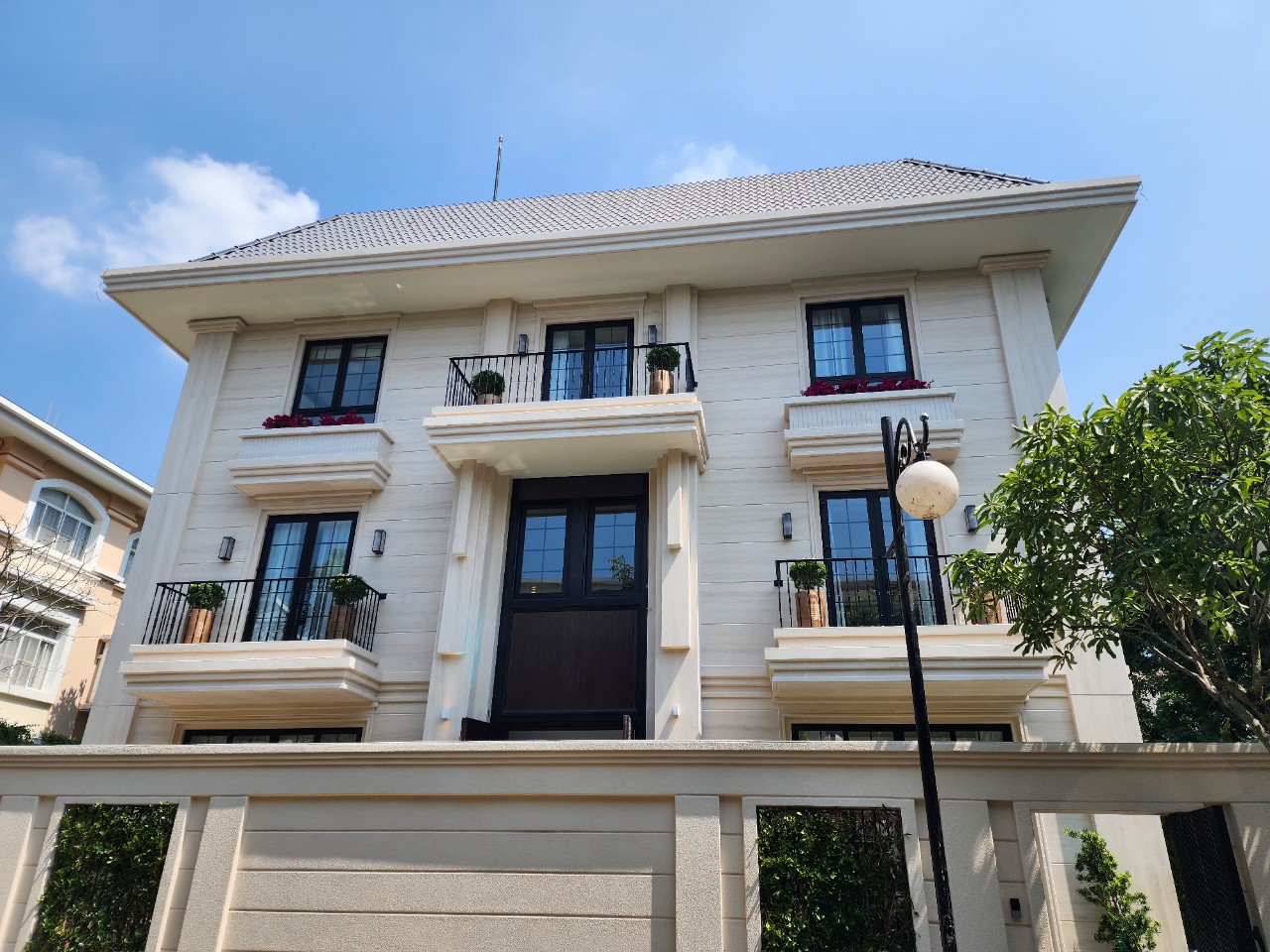 Villa Mr Minh ( Con Cưng ) - Mỹ Giang 2B - PMH - Quận 7.